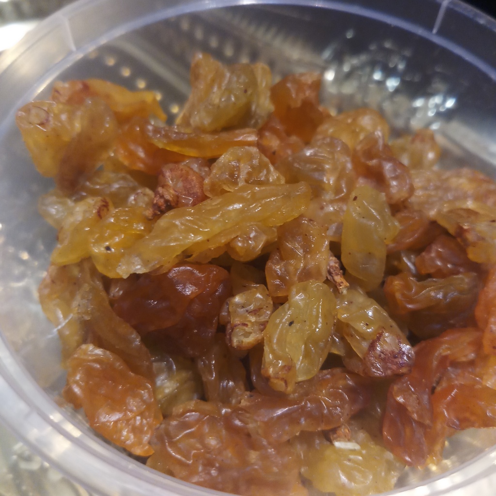 

KISIMIS PREMIUM MANIS DAN ASEM