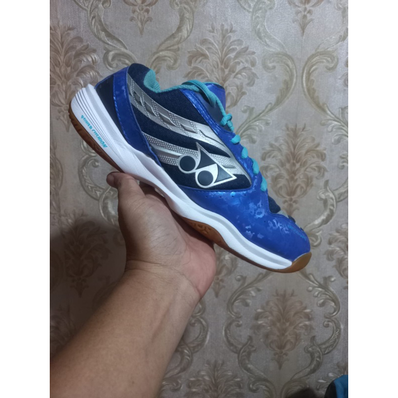 sepatu yonex power cushion 100