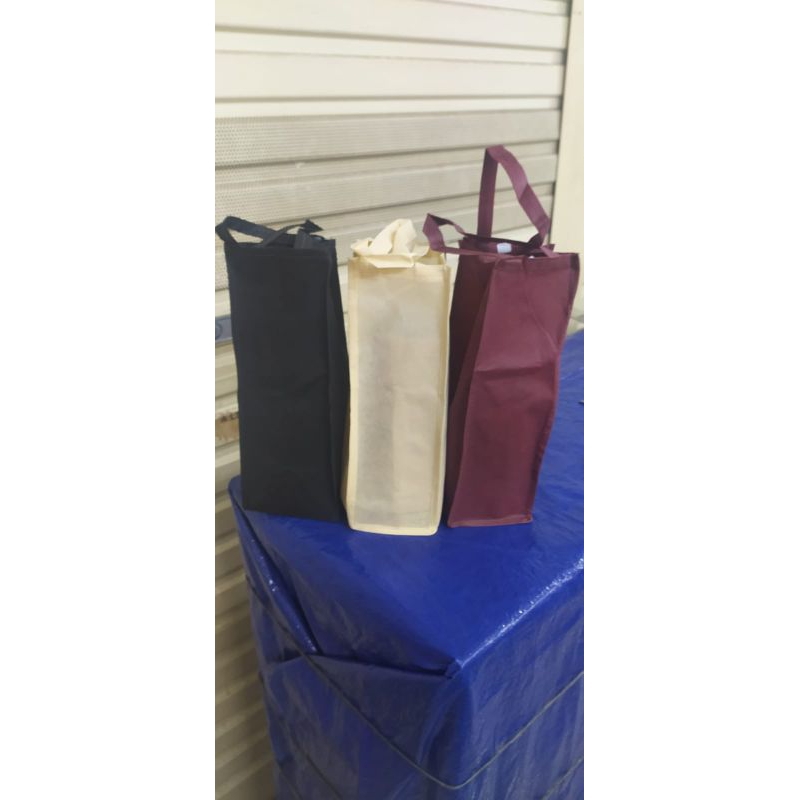 

tas kain spunbond buat botol wine isi 12 pcs terlaris