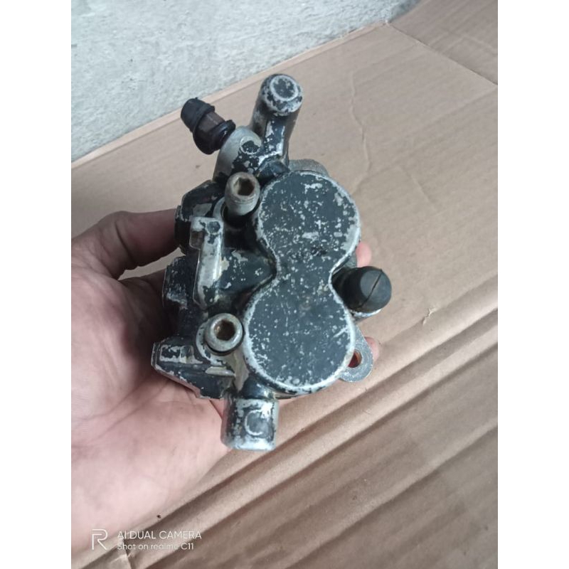 Kaliper rem cakram depan pala babi suzuki smash ori copotan motor