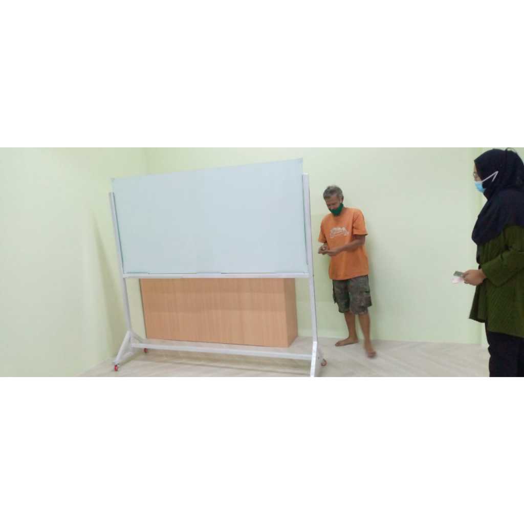 

Glass whiteboard 60 x 120 cm + standing