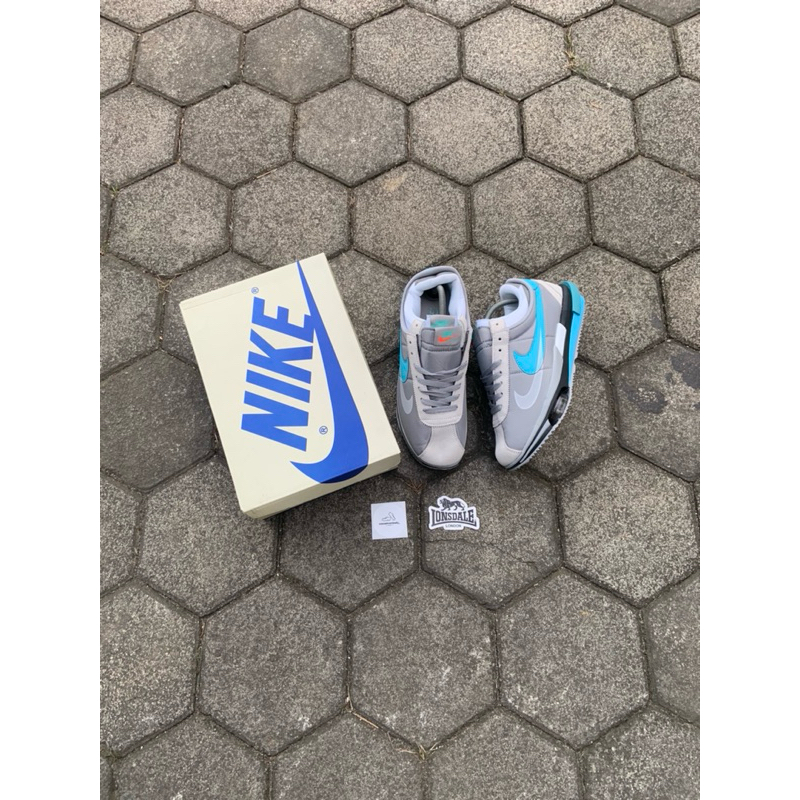 sepatu nike sacai cortez