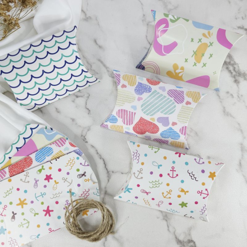 

pillow box motif/box souvenir/gift box/kotak kado motif bahan tebal