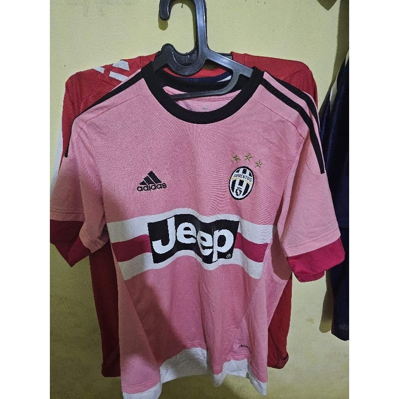 Jersey Juventus away tahun 2015/2016