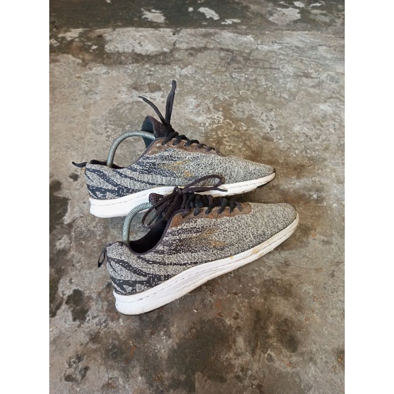 sepatu second diadora original ukuran 41