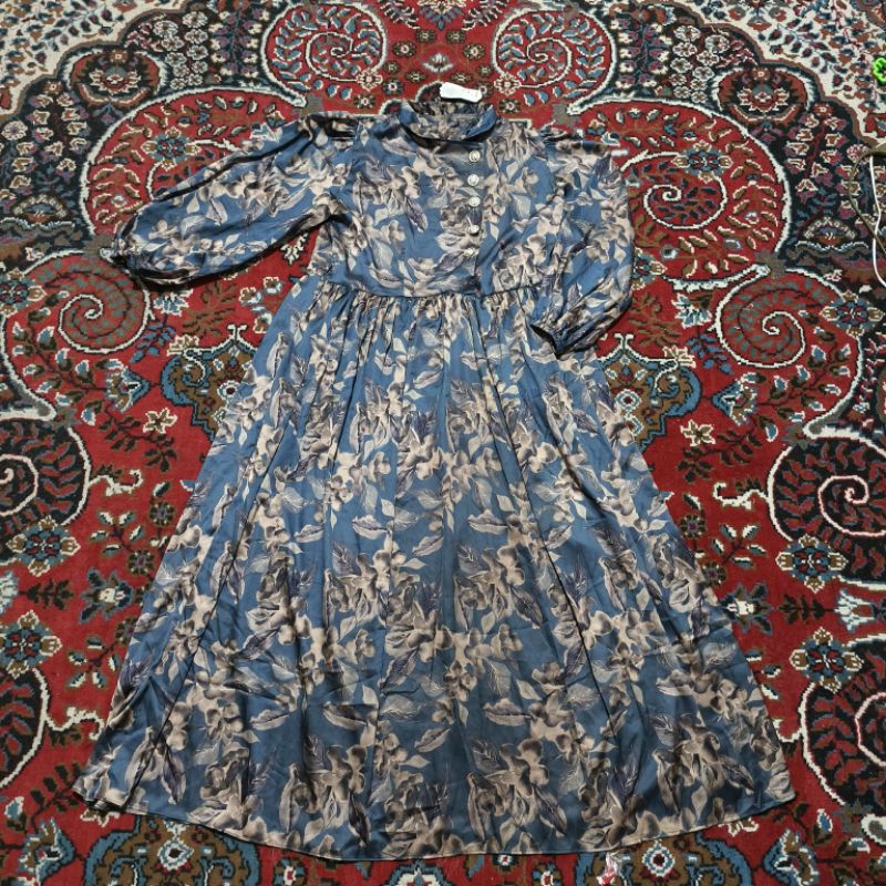 Dress gamis muslim lebaran wanita mewah motif bunga kancing mewah warna biru gelap