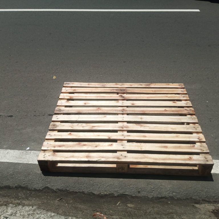 

KODE D1W Palet kayu palet bekas kualitas ok 12x1x12cm