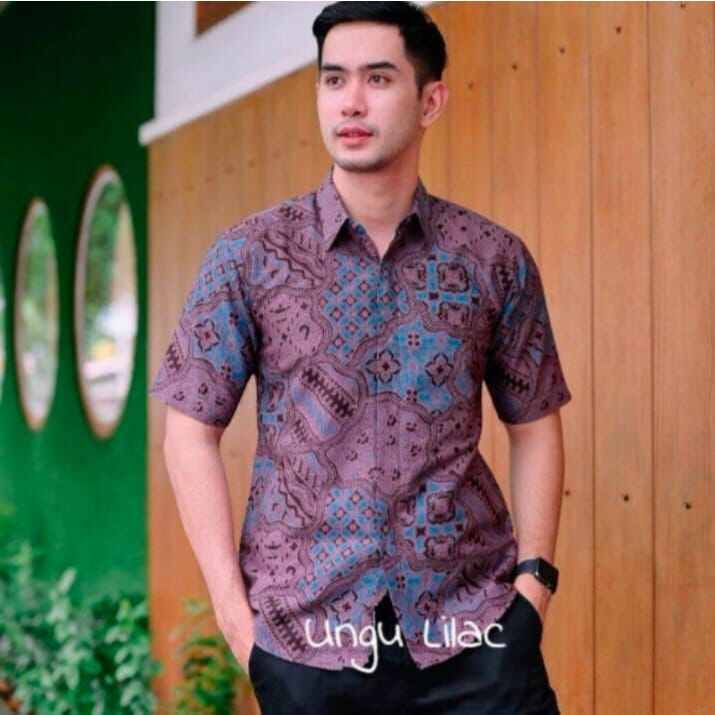Batik Pria Lengan PENDEK Jagad Ungu Lapisan Full Furing / KEMEJA BATIK DEWO LILAC LENGAN PENDEK SLIM