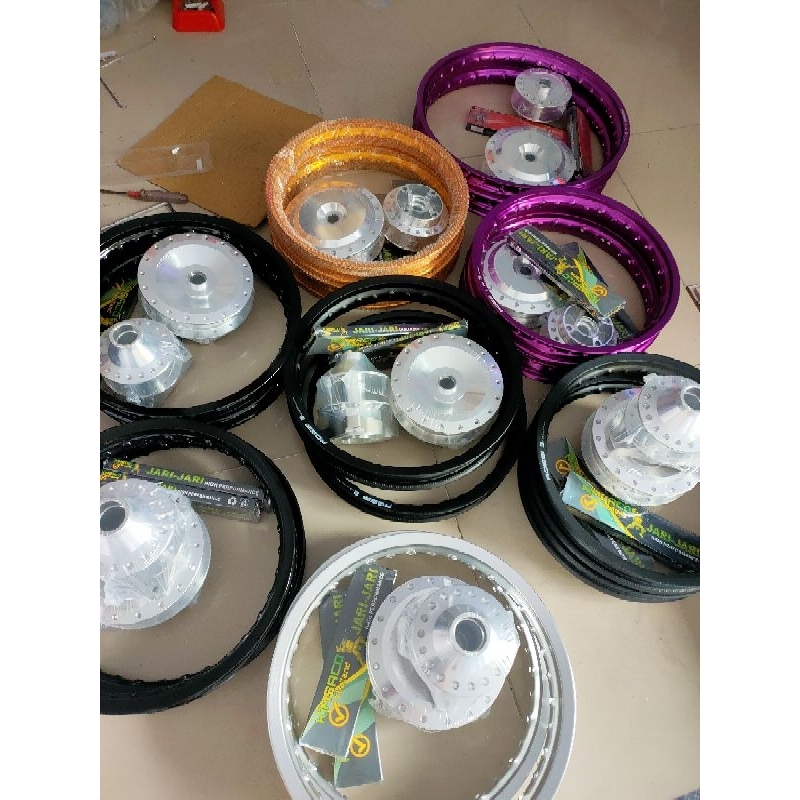 sepasang velg beat fi Vario old Vario 150 velg 140/140/17