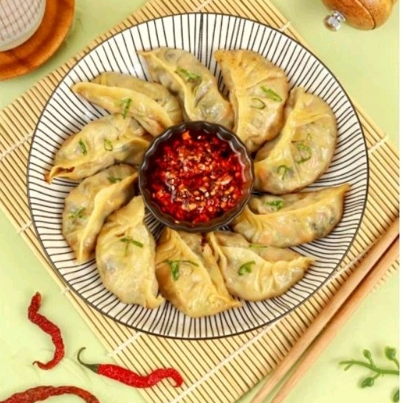 

Vejie.food- Gyoza Vegan Frozen Food Homemade 10 pcs + chili oil