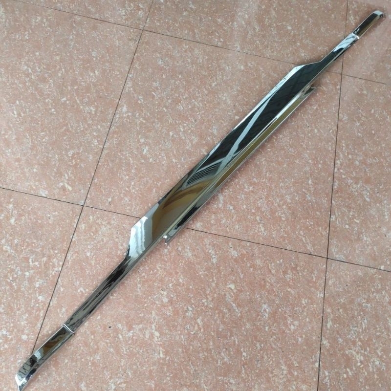 tempelan saja cover lis trundlite pintu belakang bagasi mobil toyota grand new avanza 2019 2020 2021