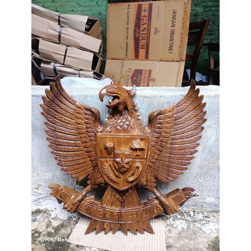 lambang garuda ukir,garuda ukir,garuda pancasila,ornamen garuda
