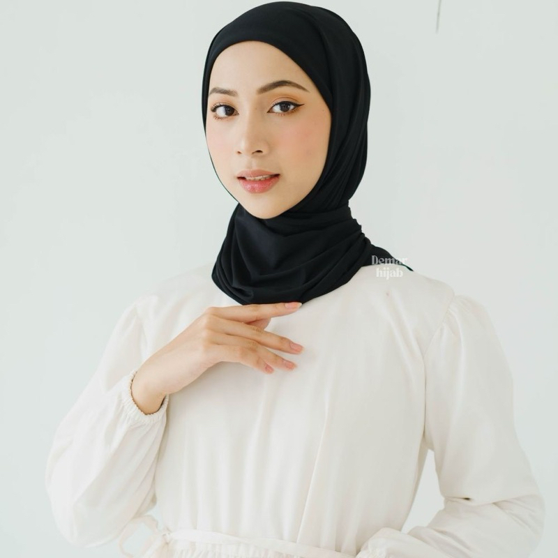 demar hijab instant pasmina warna hitam sesuai photo