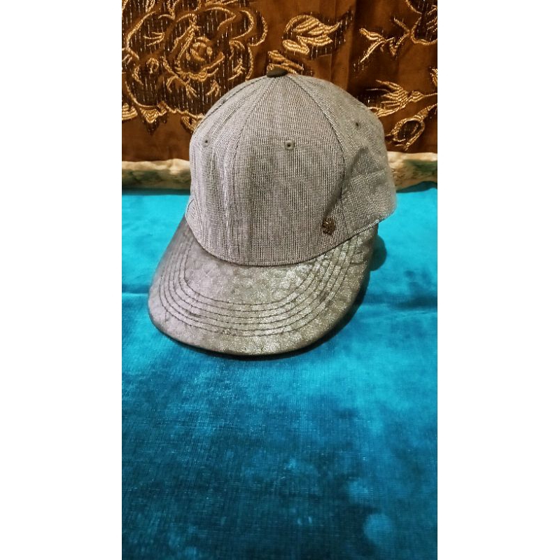topi casual snapback MQUM bekas preloved