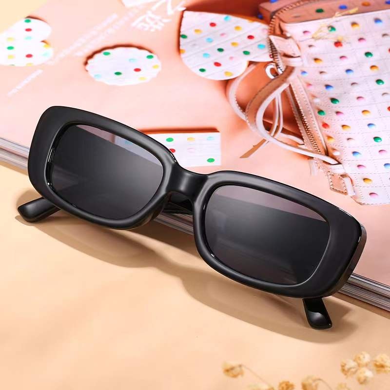 Kacamata Hitam Retro Vintage