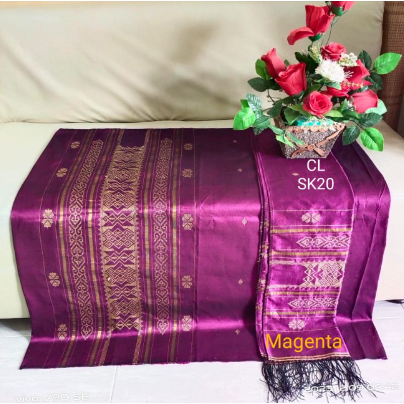 Ready..Sutra Hongkong Benang Kristal
Bahan Tenunan
Cantik dan mewah
Bahan + selendang
*Harga 400