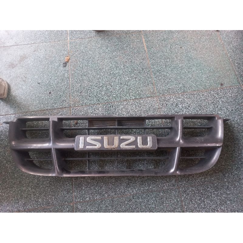 Grill Gril Isuzu Panther Capsul LS 2000 sd 2004 original