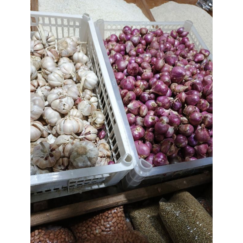 

setengah bawang putih setengah bawang merah