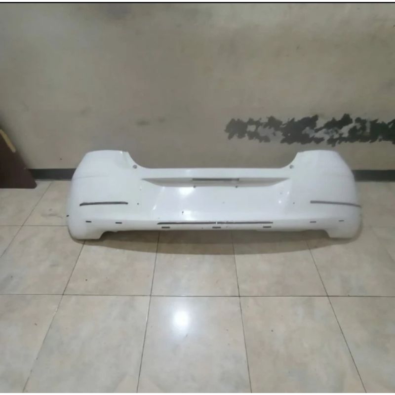 bemper belakang yaris tahun 2010