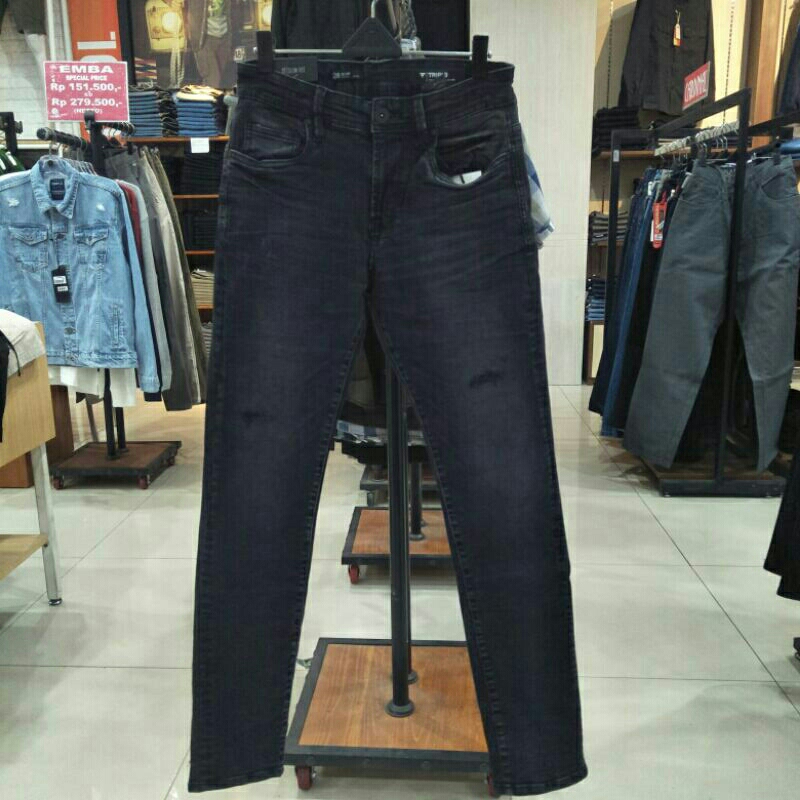 Triple celana panjang jeans motif sobek slimfit hitam wash