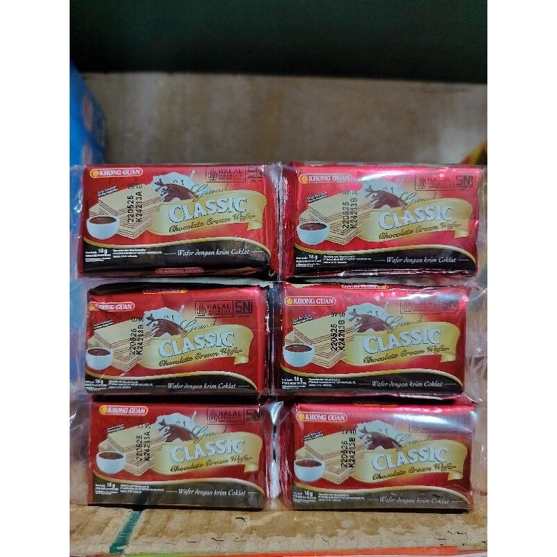 

Biskuit Classic Chocolate Cream Wafer ( Isi 10 Pcs )