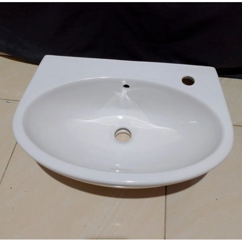 Wastafel Gantung TOTO LW246J white (Body Only)