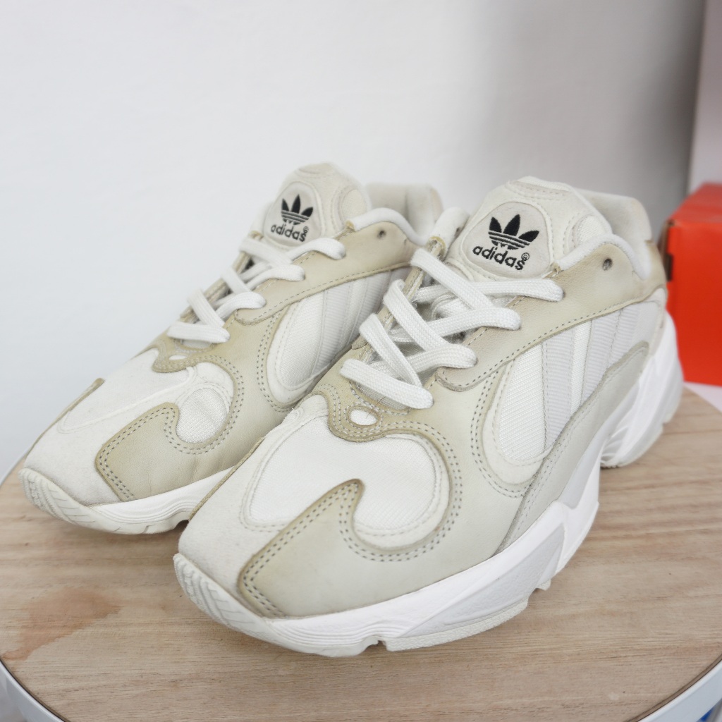 SEPATU ADIDAS YUNG 1 WHITE SNEAKERS UNISEX BARANG BARU / USED / PRELOVED PRIBADI