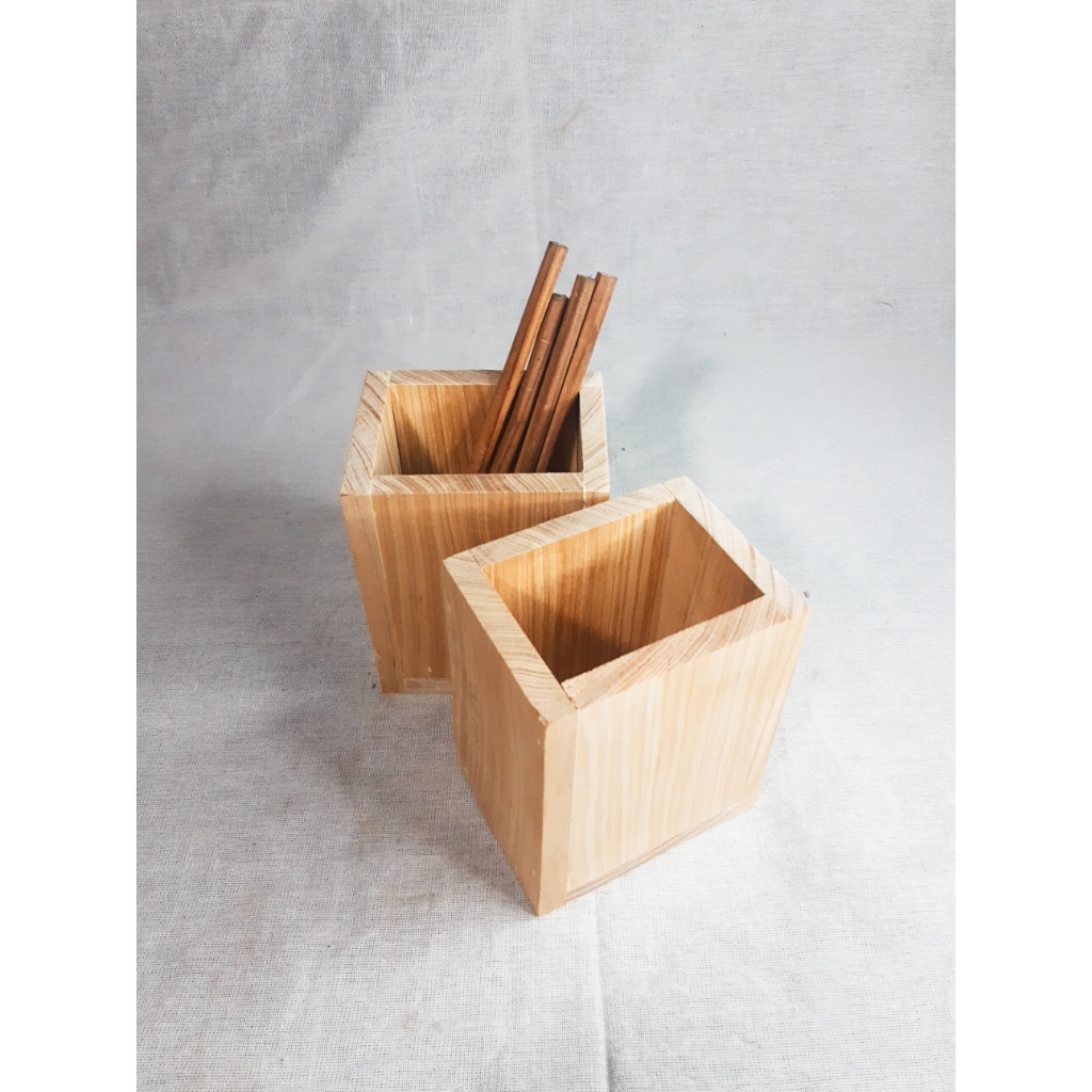 

TEMPAT PENCIL/TEMPAT PULPEN/KAYUPINUS/KAYULOKAL/NATURALOIL