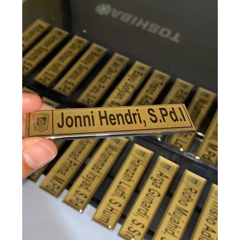 

Name Tag || custom logo / polos