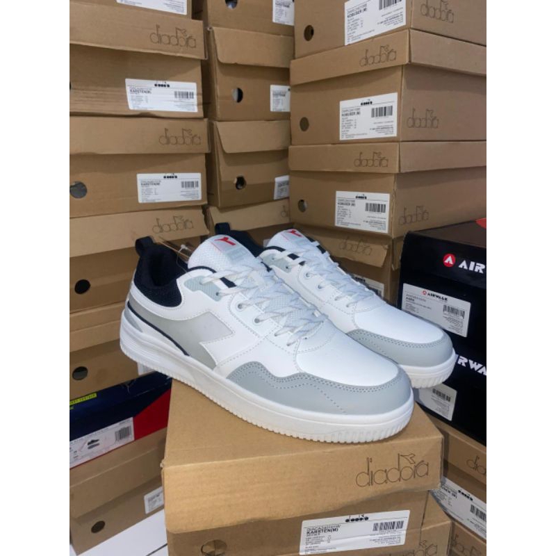 Sneakers pria sepatu Diadora original/Diadora Karsten men's sneakers shoes white