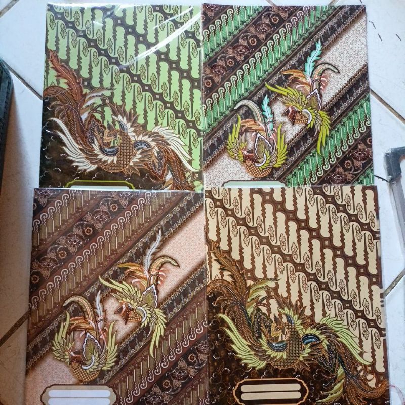 

SAMPUL BUKU TULIS BATIK UKURAN BOXY/PANJANG 1 BUNGKUS (10LEMBAR)