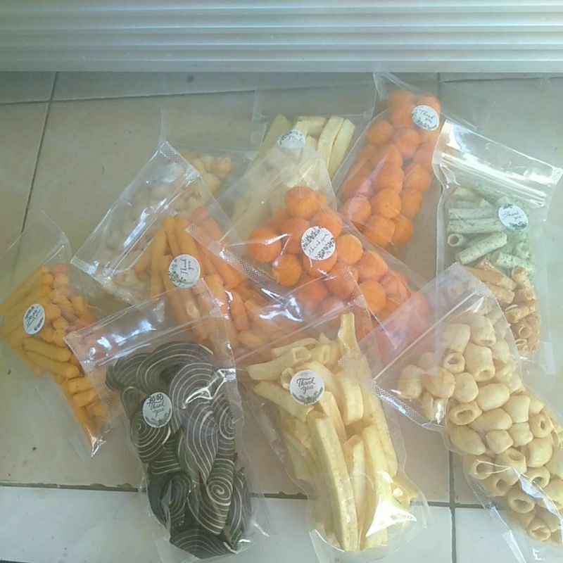 

cemilan isi 10 pcs (standing pouch UK 12X20CM)