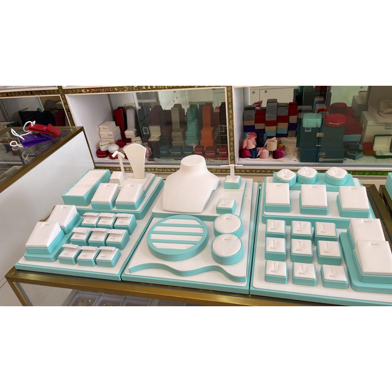 Aineed | Pajangan Etalase, Display Etalase, Custom Display Etalase, Paket Display Perhiasan