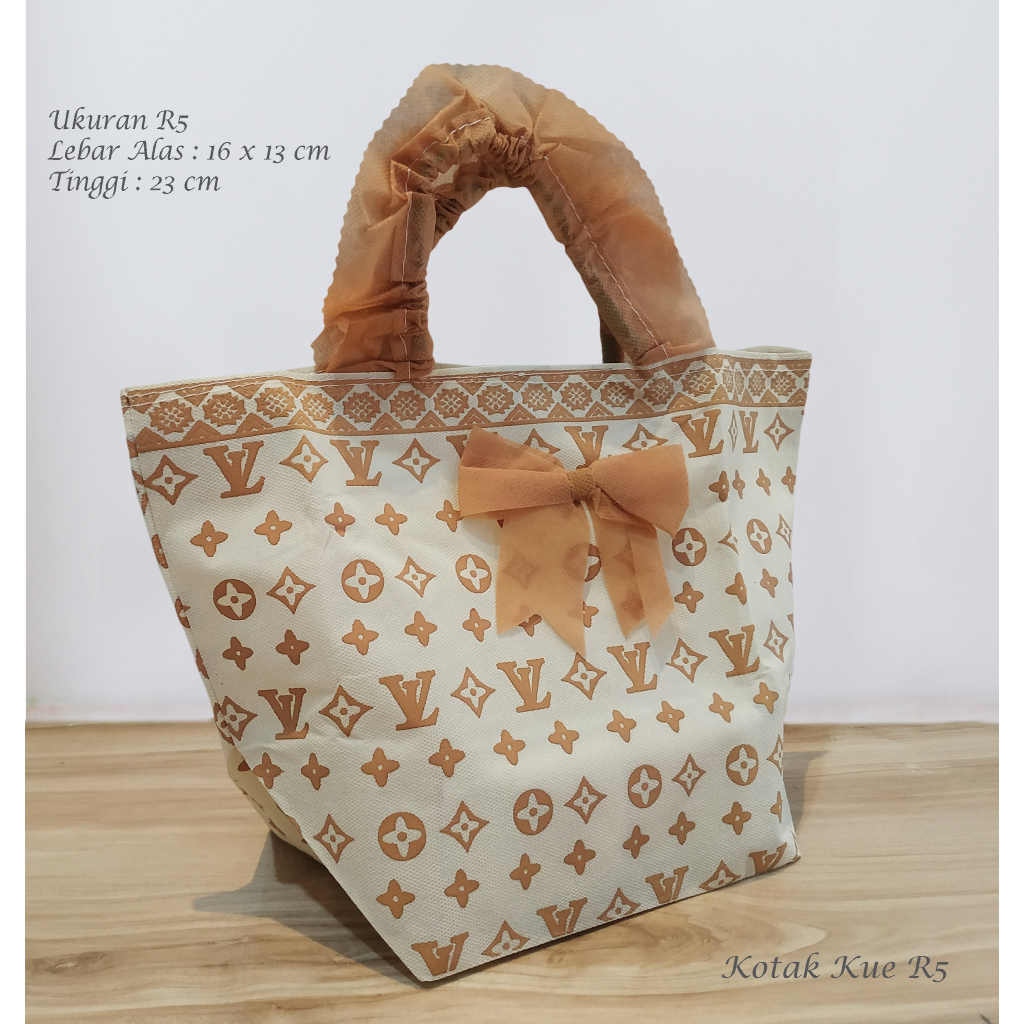 

Tas Hajatan Kotak Kue & Souvenir R5