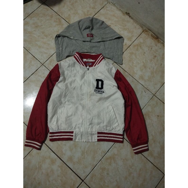 varsty dc bahan satin