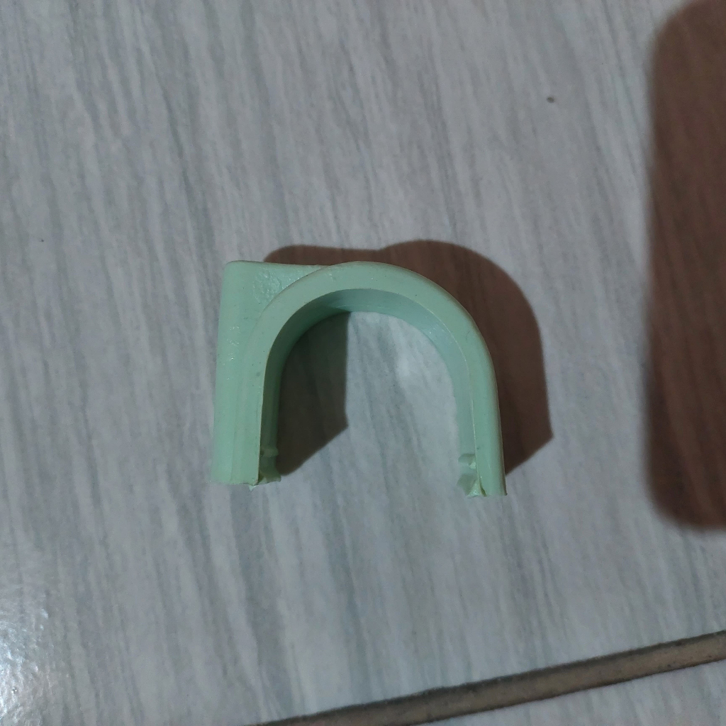 Klem Pipa PVC 1" Inch Tembok / Kayu