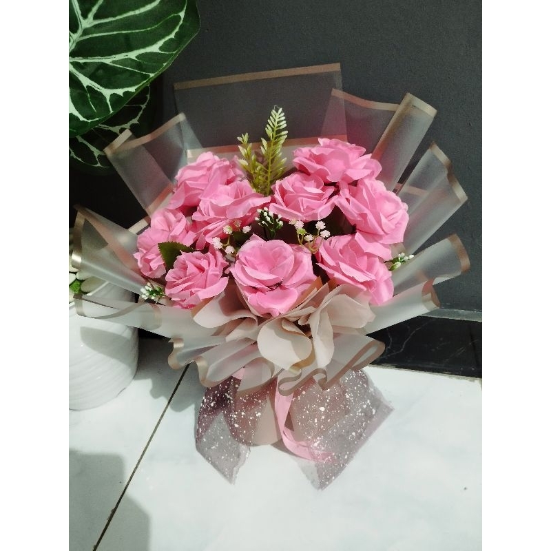 Bucket mawar gembul-bunga lamaran anniversary bunga palsu