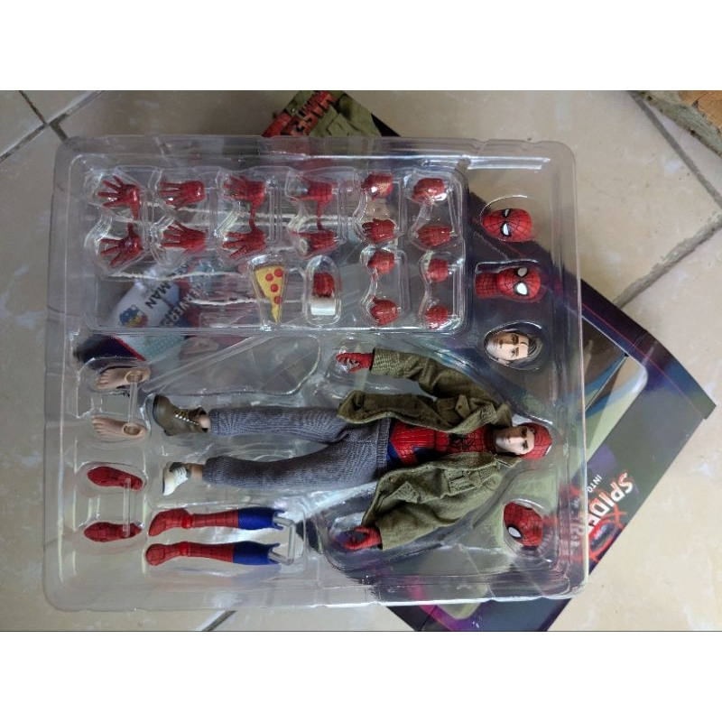 mafex Spiderman peter b parker
