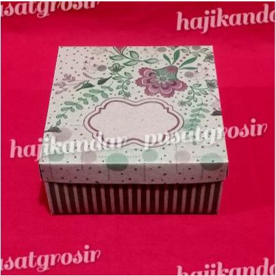 

MURAH BANGET!!!!Kardus Snack/Nasi coklat motif ukuran 15X15X7 ECER (PER PCS)