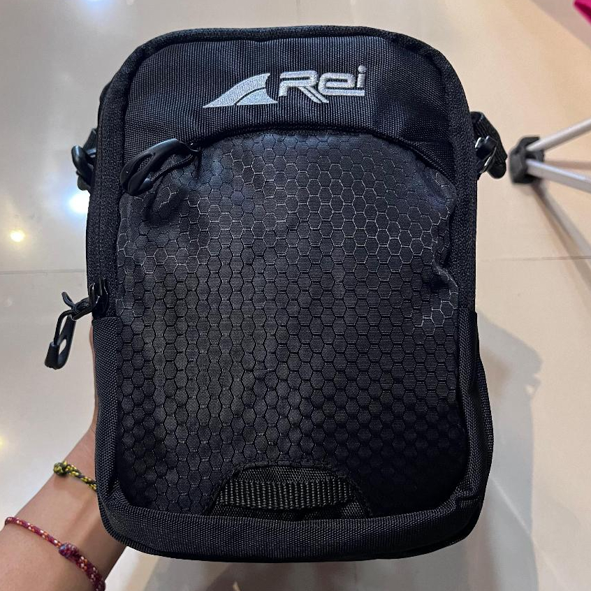 TAS SELEMPANG NEW BRANTAS 3 AREI OUTDOORGEAR SLINGBAG AREI INCLUDE RAINCOVER TRAVEL BAG REI SLING BA