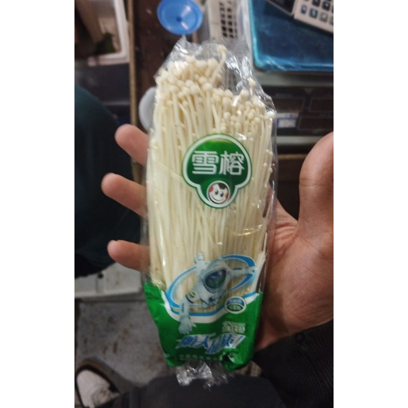 

jamur enoki segar ( merk astronot ) 1 dus isi 50 pack