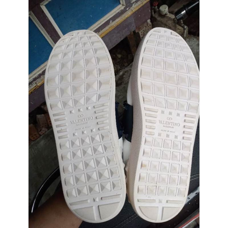 sepatu Valentino Garavani