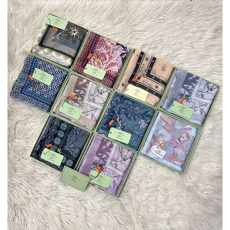 Segi Empat motif HUMAIRA Box motif/ Hijab premium pin logo humaira