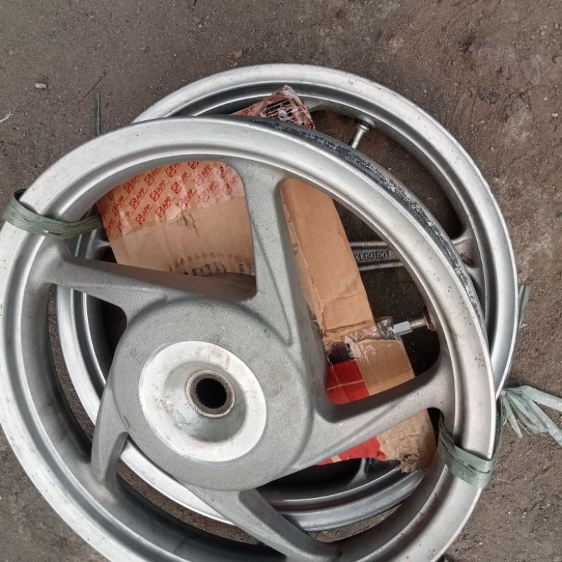 VELG HONDA VARIO 125 OLD PNP VARIO 150 .DEPAN BELAKANG