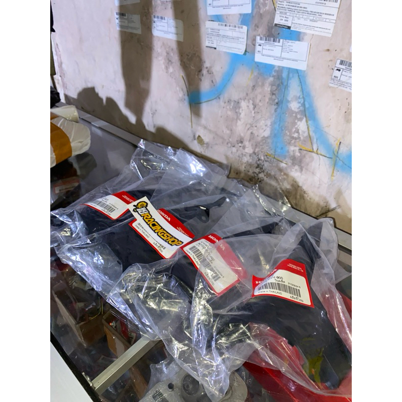 cover shock belakang kvy