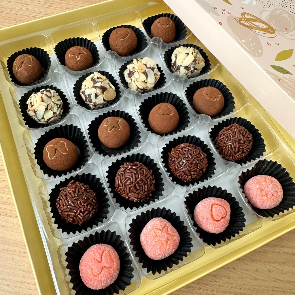 

Zelco - Chocolate Coklat Ball Mix Ori Strawberry