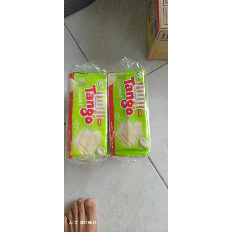 

Wafer tango X JKT48 terbaru Rasa kelapa satu pack isi 10pcs+ 4 pcs.