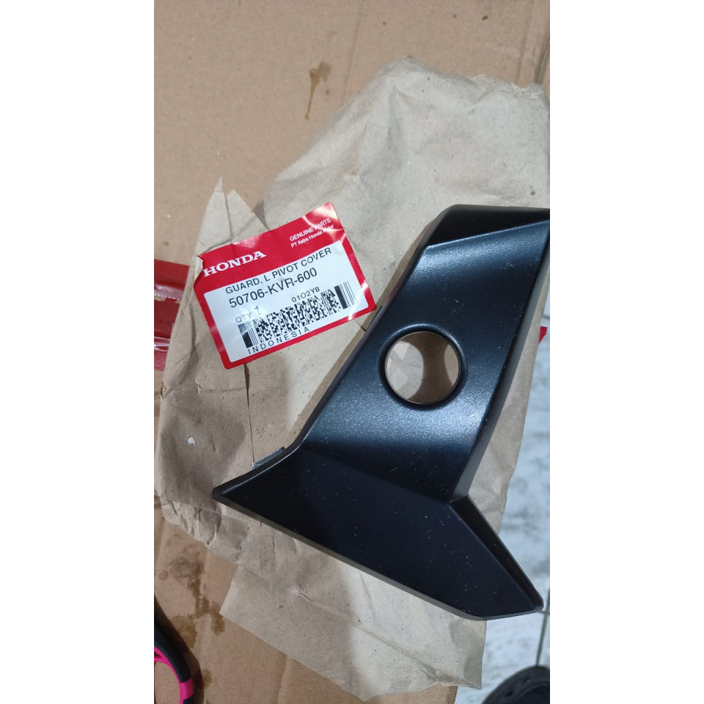 50706KVR600 GUARD L PIVOT COVER KOVER SAYAP KECIL KIRI REVO100 ORIGINAL ASLI AHM HONDA