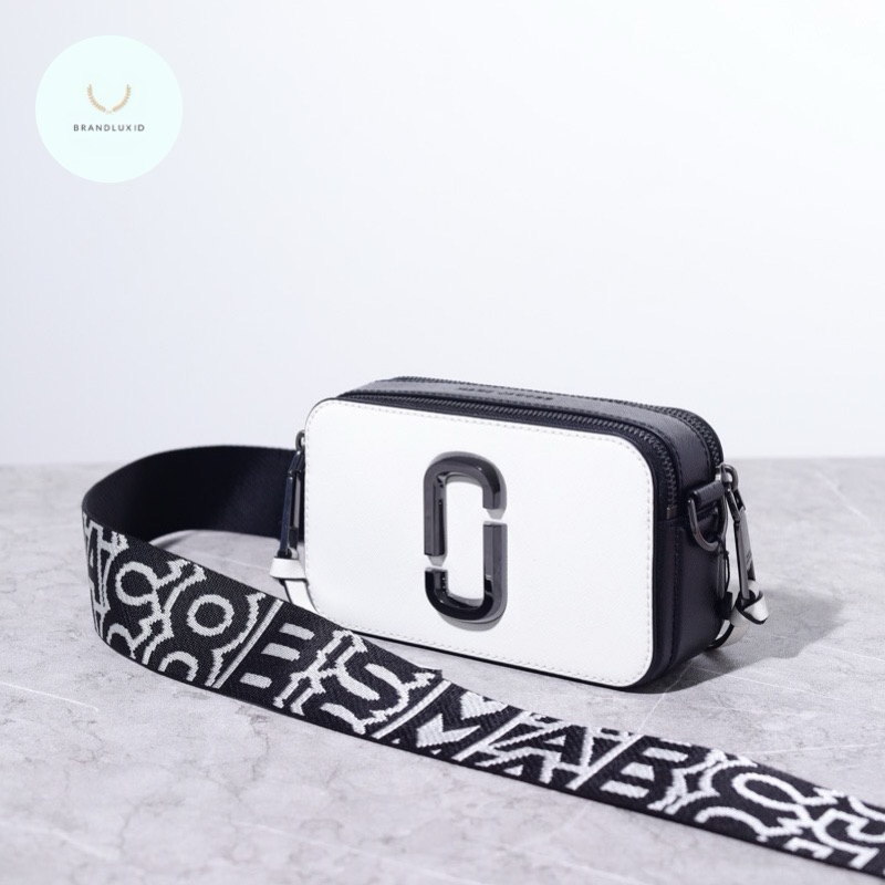 Marc Jacobs Small The Bi-Color Snapshot Camera Bag in Black/White