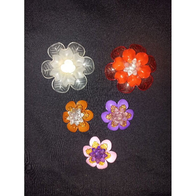 Preloved bross bunga plastik